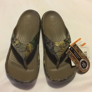 Men’s camp crocs flip flops